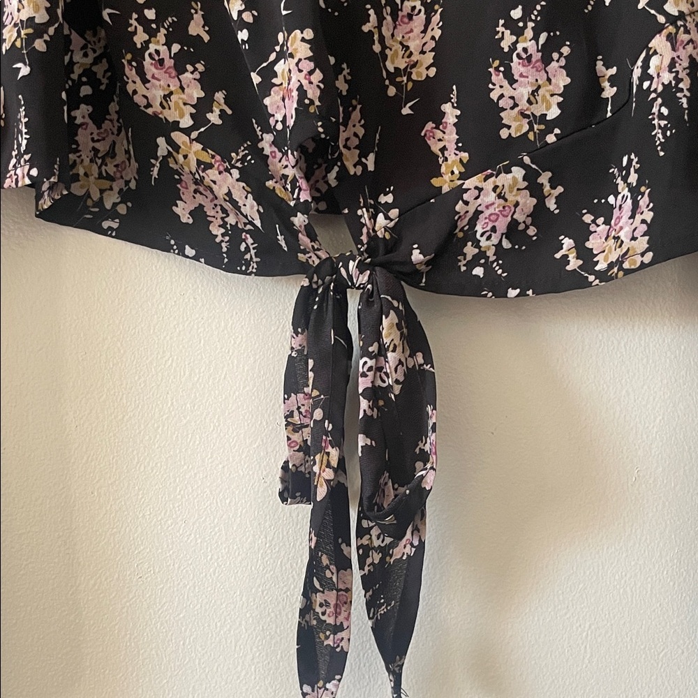 Shein|Floral Off-Shoulder Crop Black Top|XL|EUC - Picture 4 of 7